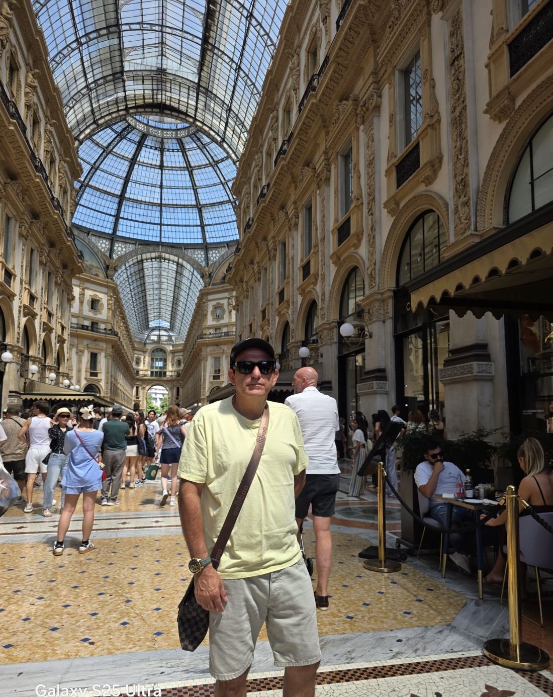 Edilásio Jr. na Galleria Vittorio Emanuele II, em Milão
