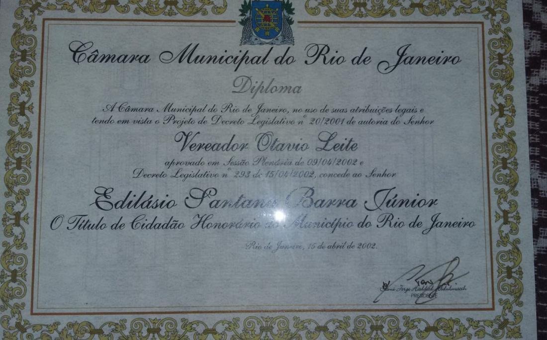 Diploma da Câmara Municipal do Rio de Janeiro — Título de Cidadão Honorário concedido a Edilásio Santana Barra Júnior, 15 de abril de 2002