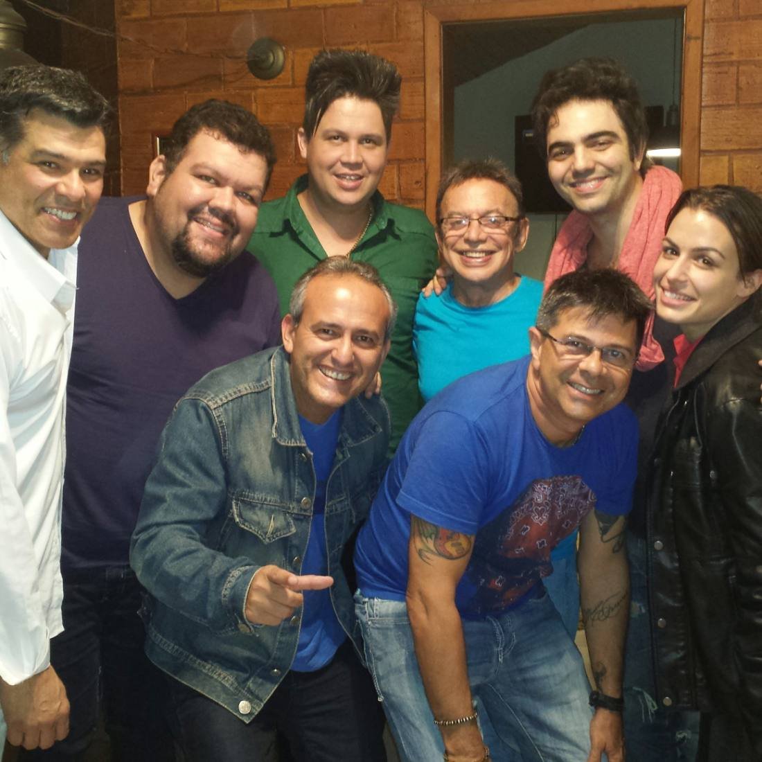 Reunião de amigos na cobertura do saudoso compositor Carlos Colla, em Laranjeiras, no Rio de Janeiro — com Maurício Mattar e outros artistas