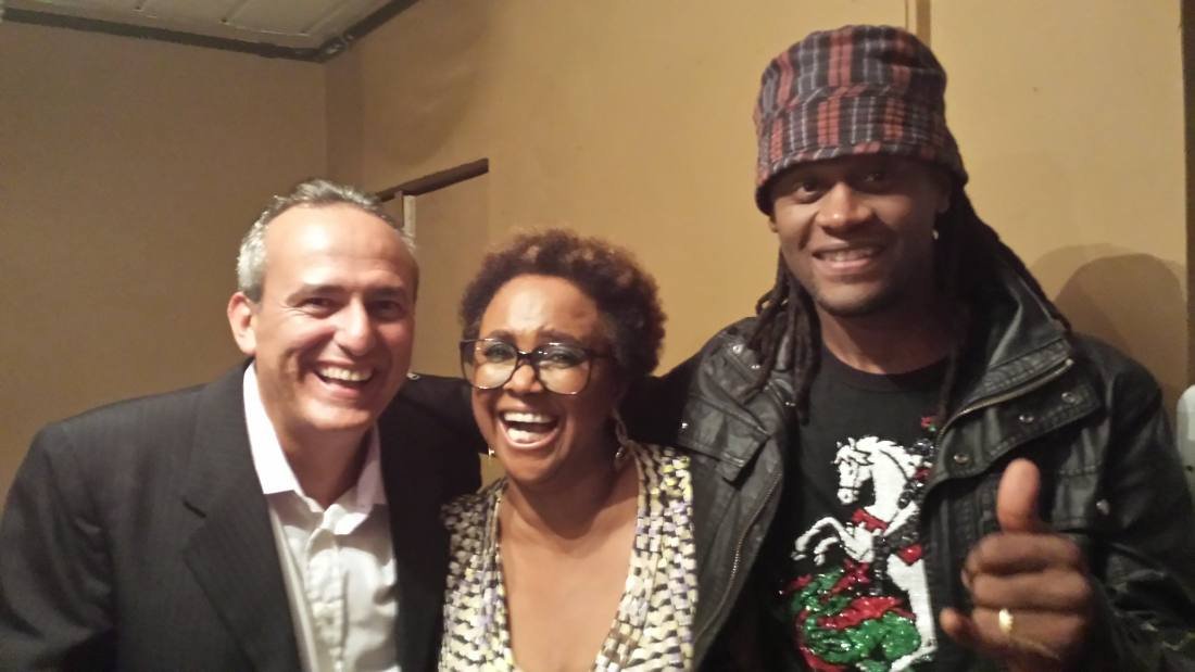 Edilásio Jr. com a cantora Sandra de Sá e Toni Garrido, vocalista do Cidade Negra